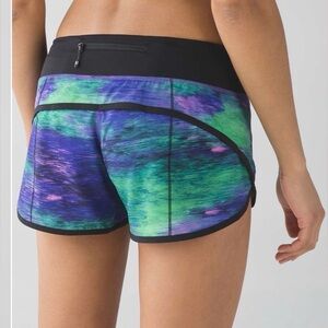 Lululemon Speed Short *4-way Stretch 2.5" Rio Nights Multi / Black size 6